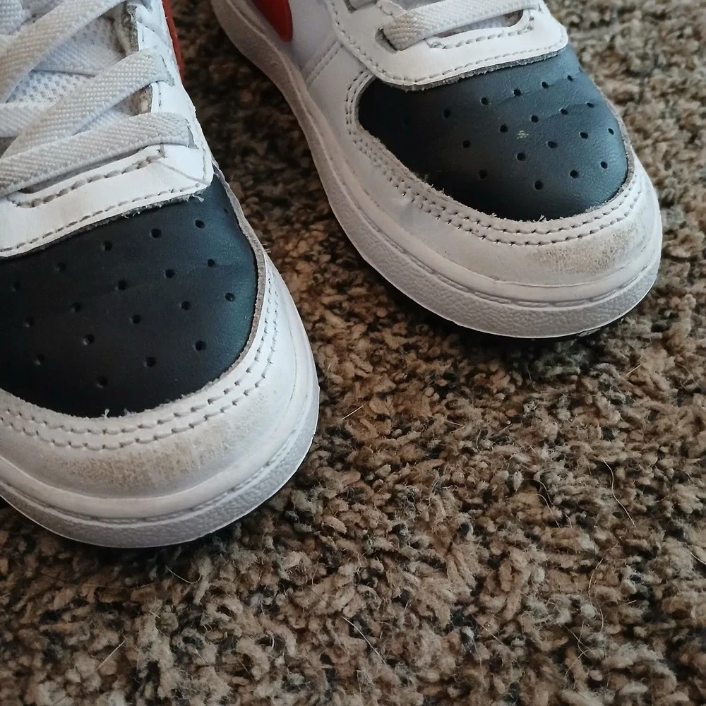 NIKE Court Borough Toddler Size 9 C Mid 2 Sneakers White Black Red